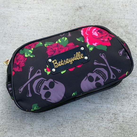 Betsey Johnson Handbags - BETSEY JOHNSON BETSEYVILLE 🆕 Cosmetic Bag Clutch